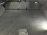 後部座席を倒すとかなりの広さがあり大きな荷物もラクラク積めますよ!