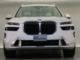 【キドニーグリル】BMWの代名詞。一目見ただけでBMWであると認識できる確固たるアイコンとして存在感を放ちます。