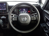 ステアリングからスムーズに持ちかえられるインパネシフトを採用。