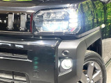 【LEDヘッドライト】悪天候や夜間走行時も良好な視界を確保し安心して運転できる高輝度LEDヘッドライトを装備!点灯速度が早く、消費電力も抑えられています。