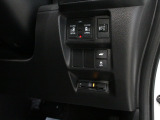 【両側電動スライド】スライドドアは両側電動スライドドアになっております。運転席からの開閉も出来、リモコンキーでも離れたところから開閉出来ますので大変便利な装備です。