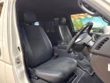 運転席シート廻りは使用感も少なく、良好な状態となっています。丁寧に使われていたことがよくわかりますね。