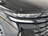 LEDヘッドライトです。デザイン性がよくとても明るいので、夜間の走行や悪天候でも安心です。しかも長寿命!