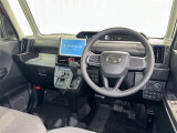 運転席まわりです。 各操作スイッチは使いやすい位置に配置されてます。