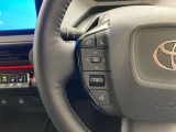 運転中、オーディオの操作をしてて、ハッとしたことはありませんか?ステアリングスイッチは、運転中でもハンドルでオーディオの操作が可能です。安全なドライブをサポートします。