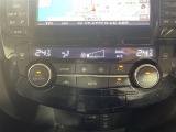 【左右独立温度コントロール式フルオートエアコン(DUAL/SYNC)】運転席側と助手席側でそれぞれ自由に温度設定ができ、快適な風量やモードなどを自動調整します!