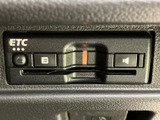 お出かけがさらに快適に。ETC車載器が搭載されており、料金所でのスムーズな通過をサポートします。遠出も気軽に楽しめますね。