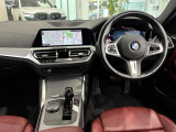 コックピットは、BMWらしくセンター・コンソールがドライバーに向けて傾けられた設計になっています。