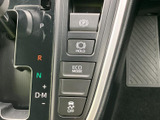 視認性の高いメーター類は、運転に必要な情報を一目で確認できます。運転状況を把握しやすく、安全運転をサポートします。デザイン性にも優れており、スタイリッシュな印象です。