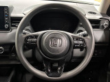インテリアに合わせたデザインのステアリングは、運転される方のことも考え、運転しやすい形状、大きさです。是非一度、実際に触ってお確かめください。