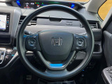 インテリアに合わせたデザインのステアリングは、運転される方のことも考え、運転しやすい形状、大きさです。是非一度、実際に触ってお確かめください。