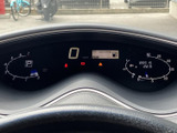 視認性の高いメーター類で、運転に必要な情報を的確に把握できます。運転に集中できる、シンプルなデザインです。