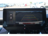 パノラミックビューモニター付きです。車両を上から見たような映像をディスプレイオーディオ画面に表示。運転席からの目視だけでは見にくい、車両周辺の状況をリアルタイムでしっかり確認できます。