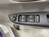 パワーウィンドウスイッチで運転席から全席の窓の開閉ができます♪