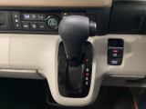 停車中にブレーキペダルを踏み続けなくてもブレーキ保持ができるオートマチックブレーキホールド機能もついております。