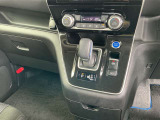 駐車ブレーキは電動式です。オートホールド機能付きで便利ですね