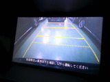 バックカメラの画像です。ガイドラインがスムースな車庫入れをサポートいたします。車庫入れの安心感がアップしますね。
