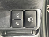 【アダプティブハイビーム】遠くまで明るく照らすハイビームを先行車や対向車に照射しない様、自動で調整!毎回手動で切り替える必要がなく、夜間走行時のストレスも軽減。安全性向上にも寄与します。