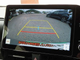 バックモニター付きでガイドラインがモニターに表示され、車庫入れや縦列駐車などの際に役立ちます!