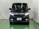 LEDヘッドライトを装備しています。LEDヘッドライトはとても明るく、雨の日や夜間走行も安全・安心です。オートライトコントロール付きで周囲の明るさに応じて自動で点灯・消灯します