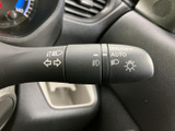 操作しやすい位置に配置されたウインカーレバー。直感的な操作で、安全な車線変更をサポートします。オートリターン機能で、運転操作の負担を軽減します。