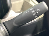 【オートライト】周りの明るさに応じて自動でヘッドライトの点灯・消灯ができる機能です!ライトの付け忘れ・消し忘れなどが無くなり、雨の日や夕方の走行も安心!トンネル通過時も便利ですね♪