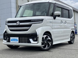 精悍なフロントマスクが視線を惹きつけます。スタイリッシュな意匠で、街乗りからアウトドアまで幅広く活躍する一台です。