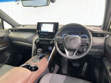運転席まわりです。 各操作スイッチは使いやすい位置に配置されてます。
