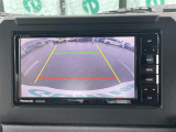 【バックモニター】後ろのカメラの映像をモニターに映し出すことができます!後方の見えない死角や、障害物との距離感をしっかり確認することができます!駐車が苦手な方におすすめです。