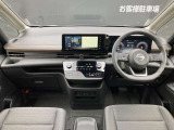 前席全体の内装となっております。車内もお洒落で高級感もありドライブも楽しくなります♪