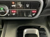 運転席/助手席シートヒーターで寒い日もすぐに温かくなり快適に過ごせます。2段階の温度調整が可能です