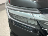 LEDヘッドライトは、点灯の瞬間から最大光量を発揮し、突然暗くなるトンネルなどでの安定感を高めます。