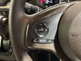 ステアリングにオーディオ操作スイッチが付いています。オーディオ画面に直接タッチしなくても操作が出来ますので、運転に集中できます。