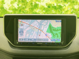 見やすい地図表示で、スムーズなナビゲーションを実現。初めての場所でも安心して運転できます。運転をサポートします。