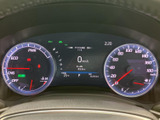 視認性の高いメーター類は、運転に必要な情報をドライバーにわかりやすく伝えます。洗練されたデザインも魅力的です。