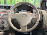 インテリアに合わせたデザインのステアリングは、運転される方のことも考え、運転しやすい形状、大きさです。是非一度、実際に触ってお確かめください。