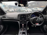 フランス車ならではのオシャレな内装がオススメです!