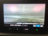 【バックカメラ】運転が苦手な方も車庫入れラクラクです!ギアをリバースに入れれば自動的に切り換わりますので、面倒な操作は不要です♪狭い駐車場もお車を傷つけず安心ですね!