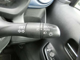 高速道路のトンネル通過等で重宝するオートライト機能付です。