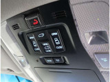 両側電動スライドドアです。