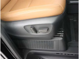 「パワーシート」は運転姿勢の微調整が出来るのでとても便利です!お車によっては自分のポジションを記憶させる機能もついています。