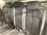 シートは適度な硬さによって長時間の運転でも疲れにくいと定評があります。国産車とは全く違った座り心地ですが、長年培われた欧州の椅子文化をご体感ください。