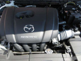 24Vマイルドハイブリッドで爽快な走りを実現する「e-SKYACTIV-G 2.0」。高効率エンジンと電動化技術の組み合わせにより、燃費性能とアイドリングストップ機能をさらに向上させました。