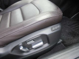 運転席10wayパワーシートは、複数のシートポジションに加え、アクティブ・ドライビング・ディスプレイの設定を記憶できるメモリー機能を採用しています(・&forall;・)