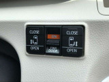 【両側電動スライドドア】狭い場所でもドアを全開にでき、チャイルドロックを使っても運転席のスイッチを操作するだけでドアの開け閉めが可能です。小さなお子様でもボタン一つでスライドドアの開閉可能です。