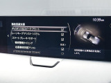こちらのお車には先進安全装備が多数搭載されています。衝突被害を回避あるいは軽減するためのブレーキや、後方死角からの接近警報、車線逸脱を防止する警報装置など、詳しくはスタッフまでお尋ねください。