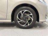 タイヤサイズは(185/60R15)で純正アルミホイールです。