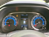 視認性の高いメーター類で、運転状況を的確に把握できます。必要な情報を一目で確認できるので、安全運転をサポートします。落ち着いたデザインも魅力です。