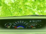 見やすいメーターで運転状況をしっかり確認できます。洗練されたデザインが、運転席を上質な空間に演出します。安全運転をサポートします。