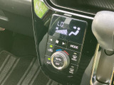 車両情報を分かりやすく表示するモニター。運転状況を把握しやすく、安全運転をサポートします。